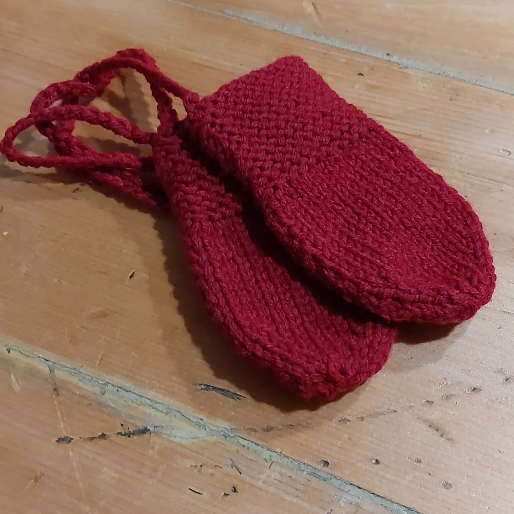 Red Mittens - Picture 1 of 1